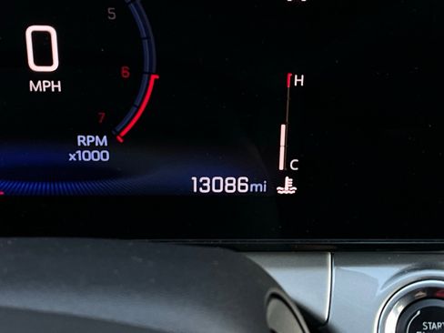 Used 2025 Chevrolet Trax LT image 37