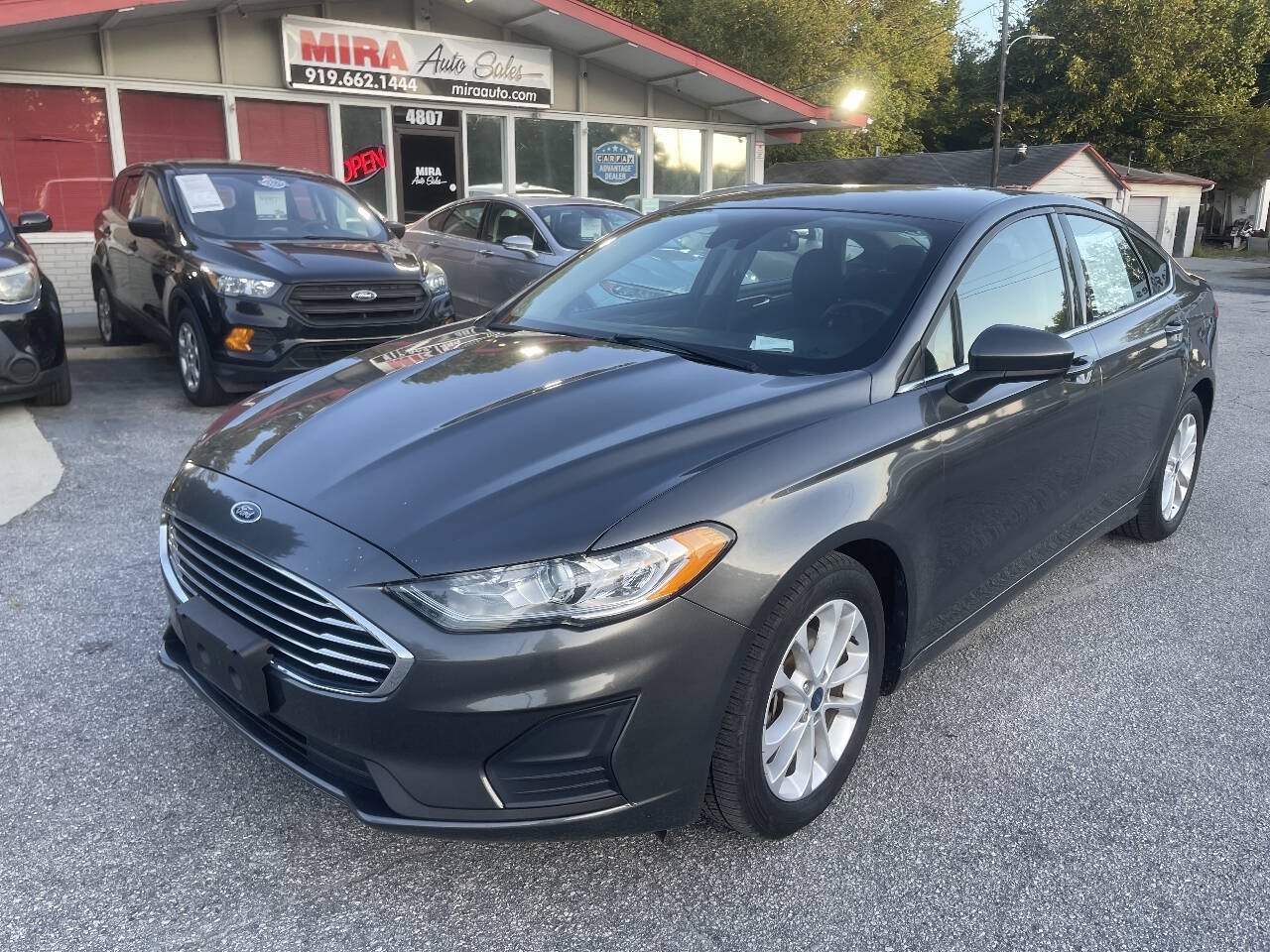 Used 2020 Ford Fusion SE FWD image 3