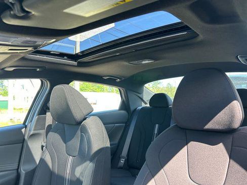 New 2026 Hyundai Elantra SEL Sport Premium FWD image 17