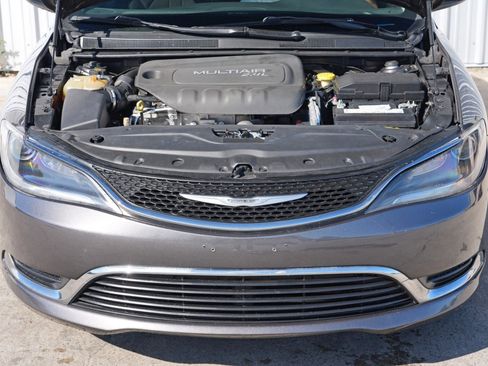 Used 2015 Chrysler 200 Limited w/ Convenience Group image 7