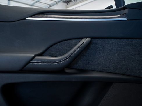 Used 2022 Tesla Model X image 29