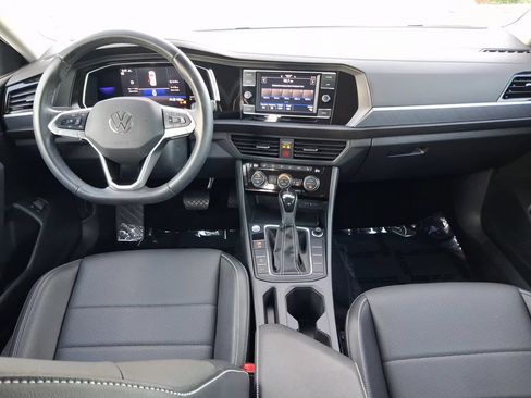 Certified 2022 Volkswagen Jetta SE FWD image 9