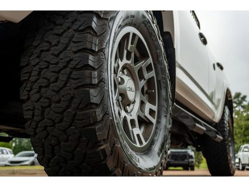 Used 2021 Toyota 4Runner Venture w/ Moonroof Package AWD/4WD image 9