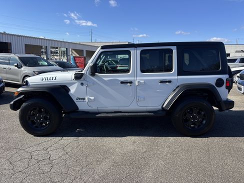 Used 2023 Jeep Wrangler Unlimited image 4