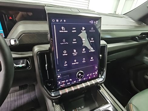 Used 2025 GMC Yukon XL AT4 w/ AT4 Premium Package image 12