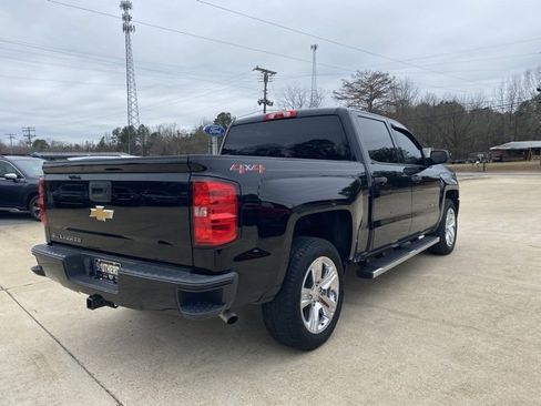 Used 2018 Chevrolet Silverado 1500 Custom w/ Custom Value Package image 4