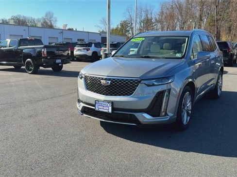 Used 2023 Cadillac XT6 Premium Luxury image 4