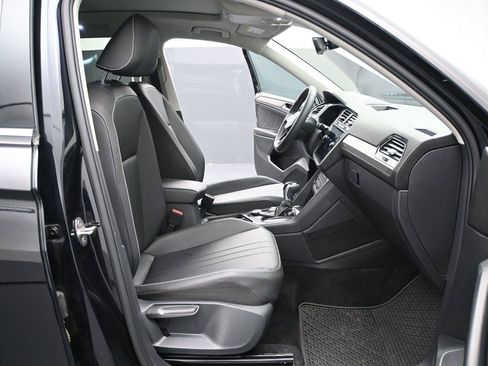 Used 2022 Volkswagen Tiguan SE AWD/4WD image 16