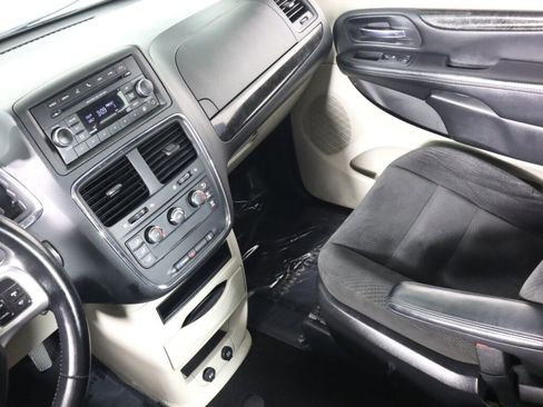 Used 2015 Dodge Grand Caravan American Value Package w/ UConnect Hands-Free Group image 25