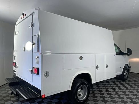 New 2025 Chevrolet Express 3500 w/ Power Convenience Package image 4