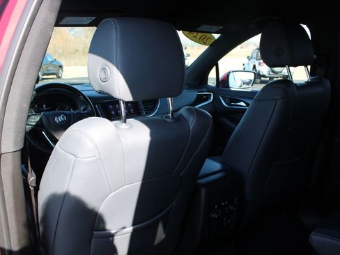 Used 2024 Buick Enclave Premium image 24