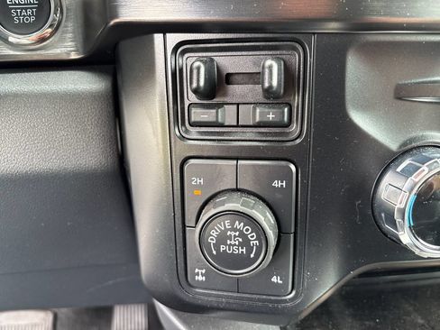 Used 2024 Ford F250 Crew Cab Lariat w/ Ultimate w/ Lariat Ultimate Package AWD/4WD image 29
