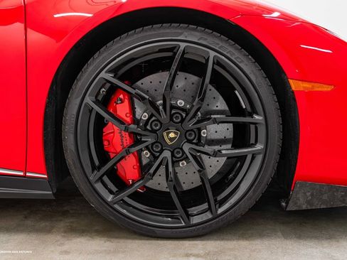 Used 2018 Lamborghini Huracan Performante AWD/4WD image 9