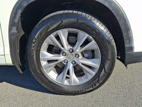 Used 2014 Toyota Highlander XLE image 8