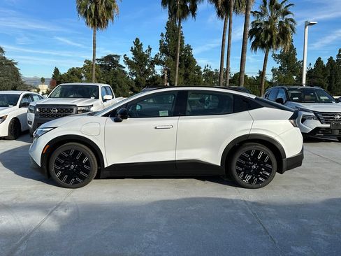 New 2026 Nissan Leaf Platinum+ w/ Cargo Package (Platinum+) FWD image 3