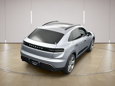 Certified 2025 Porsche Macan 4S Electric AWD/4WD image 37