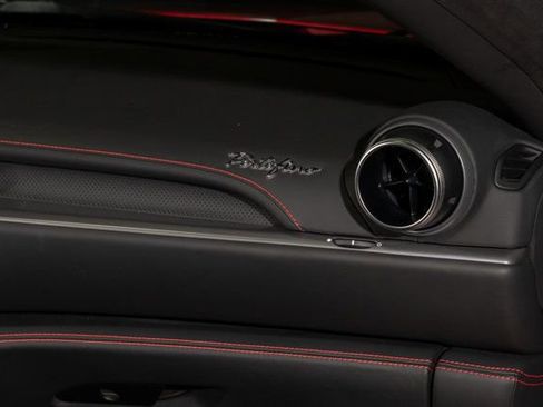 Used 2019 Ferrari Portofino image 16