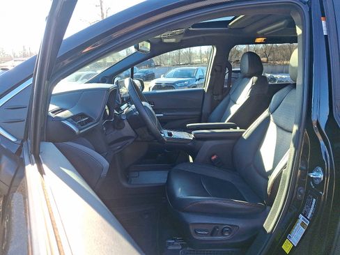 Used 2022 Toyota Sienna XSE w/ XSE Plus Package image 16