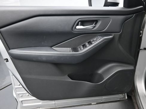 Used 2024 Nissan Rogue SV FWD image 23