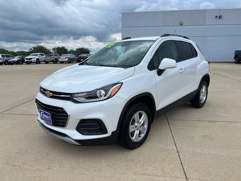 Certified 2022 Chevrolet Trax LT w/ LT Convenience Package AWD/4WD image 1