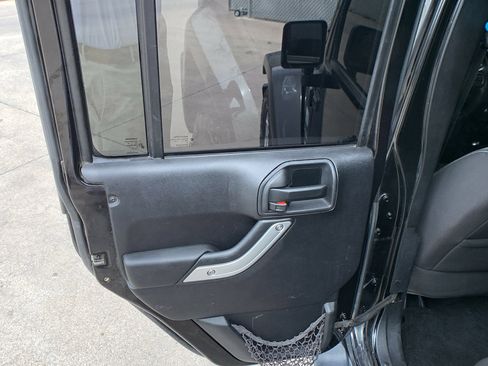 Used 2015 Jeep Wrangler Unlimited Sahara image 19