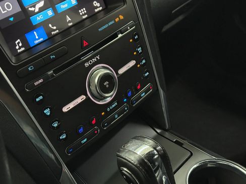 Used 2018 Ford Explorer Limited image 15