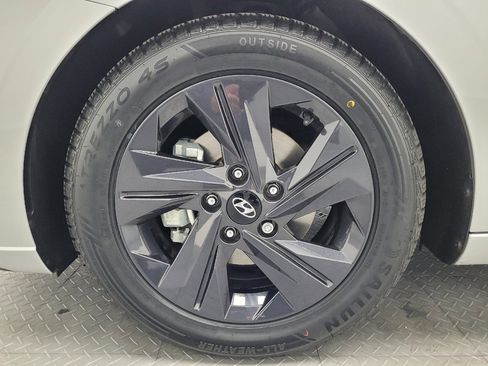 Used 2022 Hyundai Elantra SEL FWD image 31