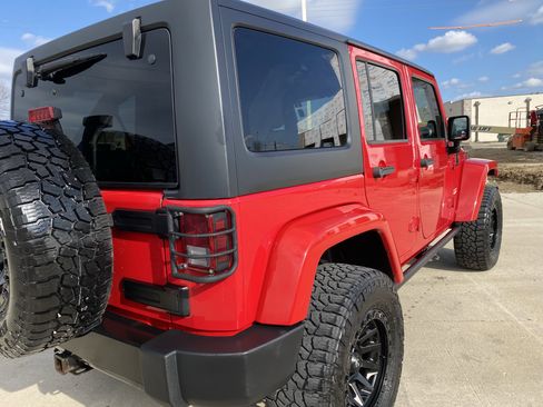 Used 2014 Jeep Wrangler Unlimited Sahara w/ Max Tow Package image 4