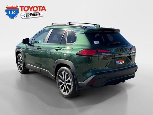 Certified 2022 Toyota Corolla Cross XLE image 3