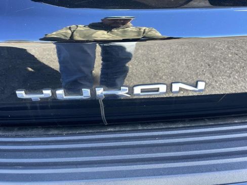 Used 2023 GMC Yukon Denali w/ Denali Reserve Package image 11