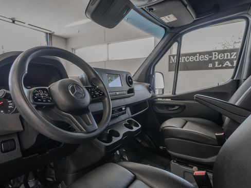 Used 2023 Mercedes-Benz Sprinter 2500 image 6
