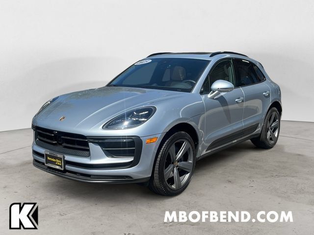 Used 2025 Porsche Macan AWD/4WD image 1