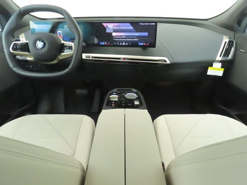 Used 2026 BMW iX xDrive45 w/ Premium Package AWD/4WD image 14
