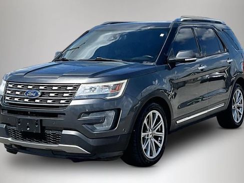 Used 2017 Ford Explorer Limited w/ Equipment Group 301A FWD image 2
