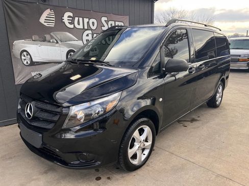 Used 2018 Mercedes-Benz Metris Passenger image 2