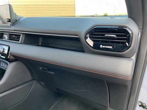 Used 2025 Honda Pilot Sport image 30