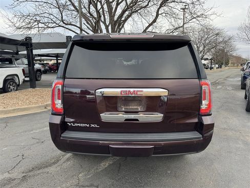 Used 2017 GMC Yukon XL SLT w/ Open Road Package image 4