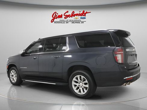 Used 2023 Chevrolet Suburban Premier AWD/4WD image 3