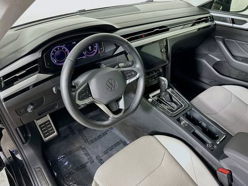 Used 2021 Volkswagen Arteon SE FWD image 2