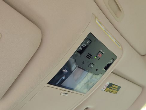 Used 2021 Lexus LX 570 4WD w/ Luxury Package image 27