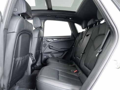 Used 2025 Porsche Macan image 27