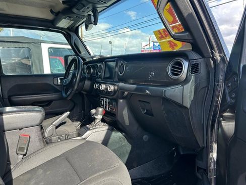 Used 2019 Jeep Wrangler Unlimited Sahara w/ Uconnect 4C Nav & Sound Group AWD/4WD image 26