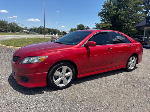 Used 2011 Toyota Camry SE w/ SE/XLE Extra-Value Pkg FWD image 3