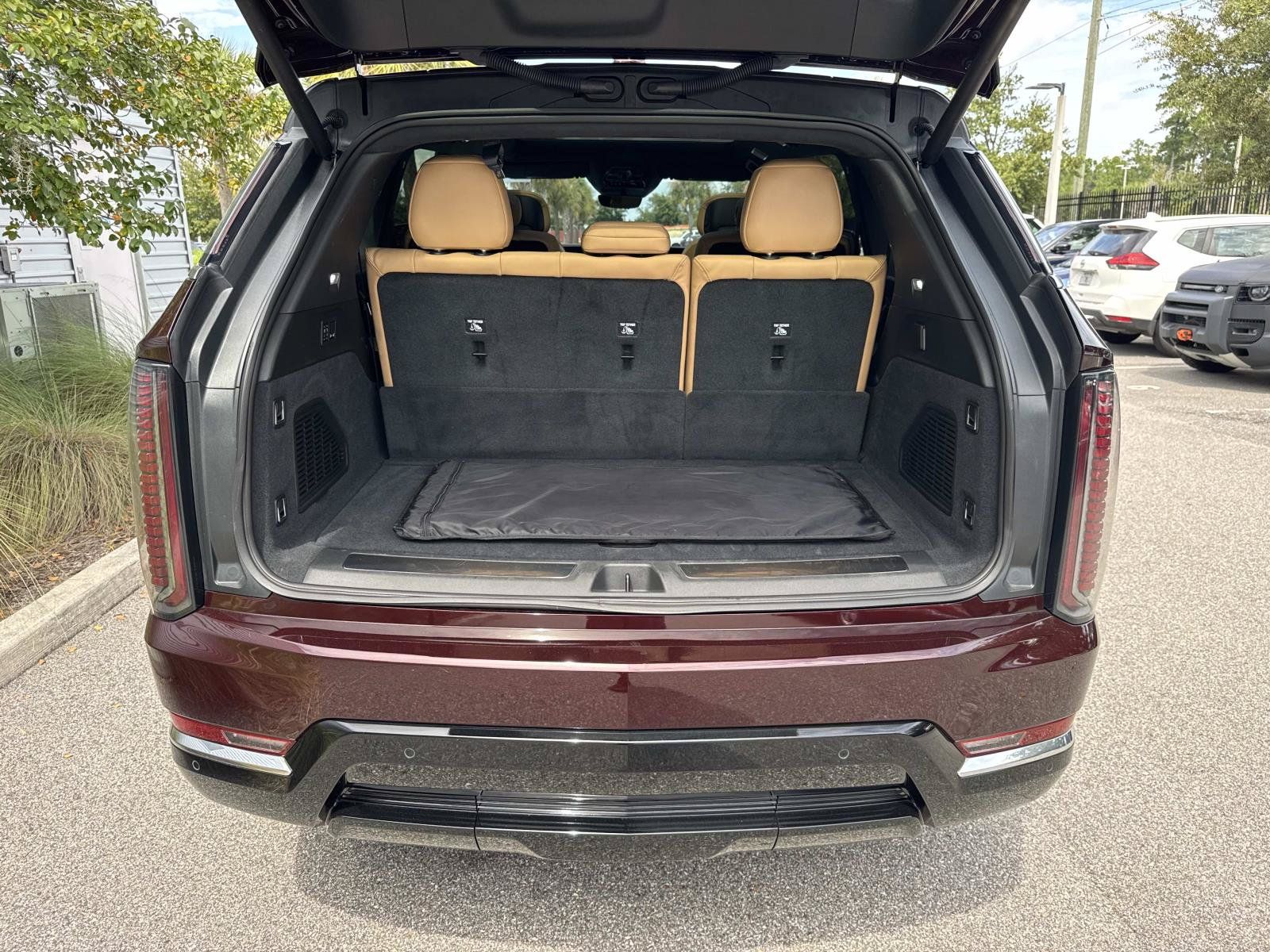 Used 2026 Cadillac Escalade IQ Luxury 2 w/ LPO, Radiant Package AWD/4WD image 12