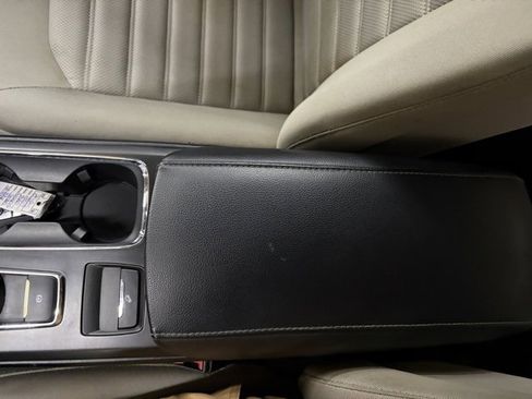 Used 2017 Ford Fusion S image 39