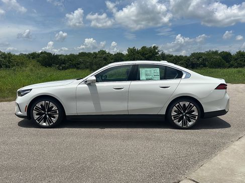 New 2026 BMW i5 eDrive40 image 5