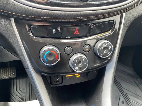 Used 2021 Chevrolet Trax LT w/ Driver Confidence Package image 23