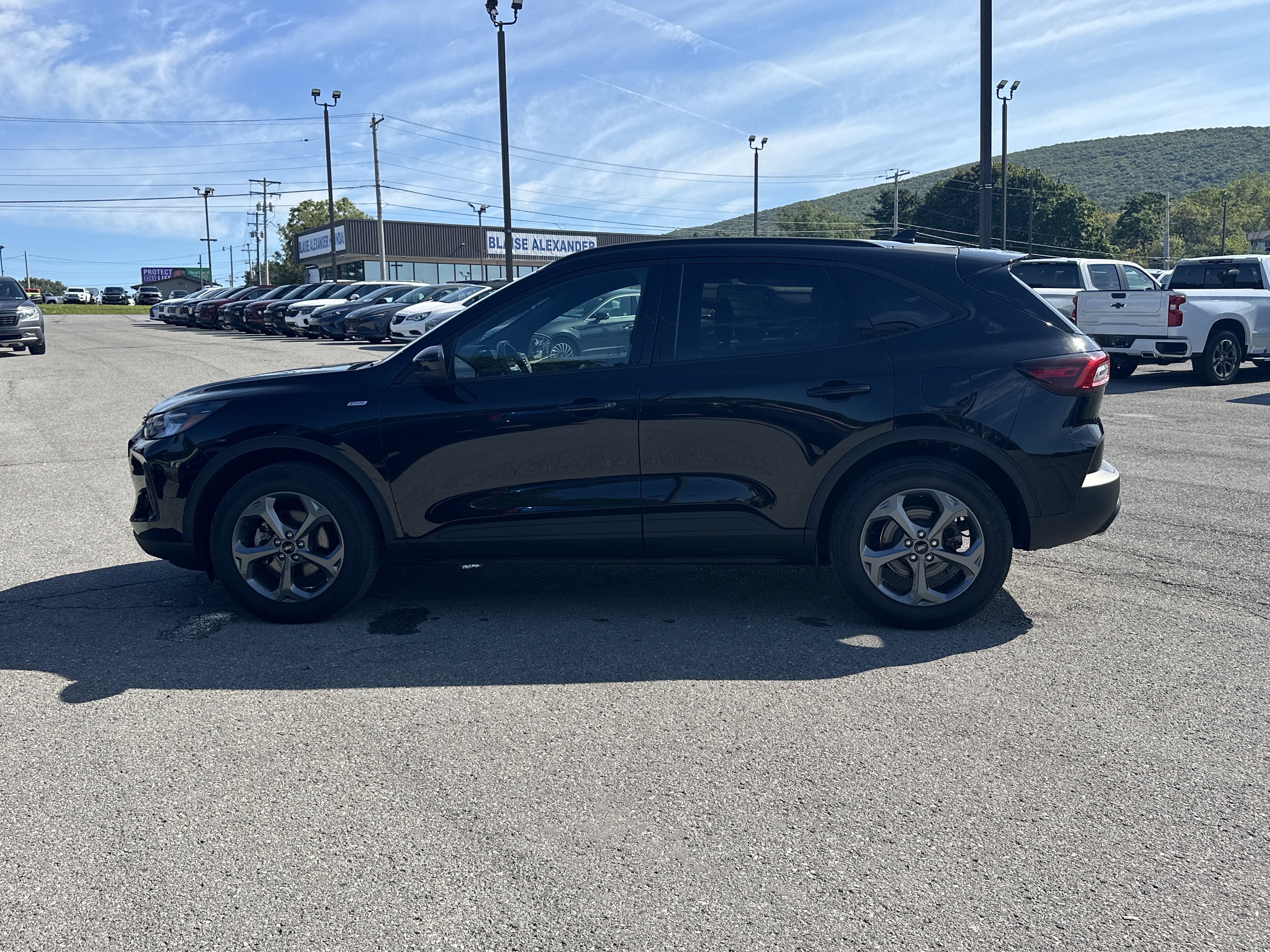 Used 2025 Ford Escape ST-Line Select AWD/4WD image 7