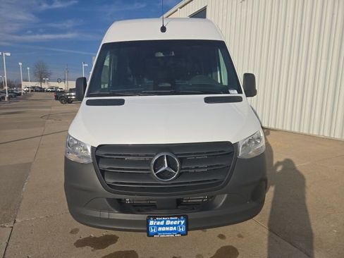 Used 2025 Mercedes-Benz Sprinter 2500 image 3