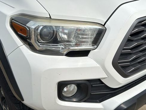 Used 2020 Toyota Tacoma TRD Off-Road AWD/4WD image 9
